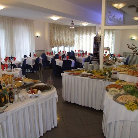 Hotel Mediterraneo Pesaro Zewnętrze zdjęcie