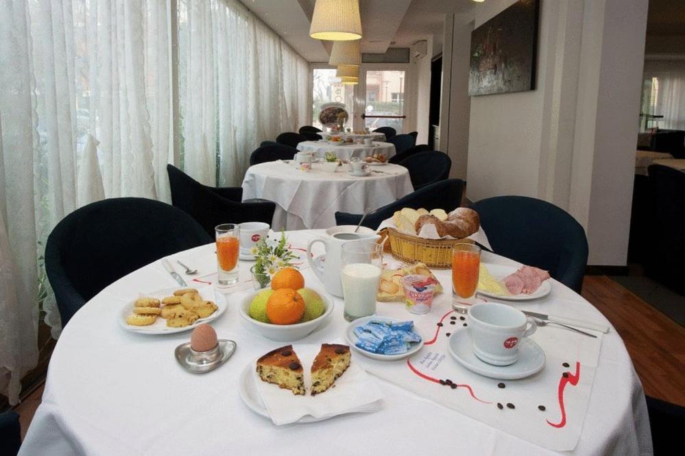 Hotel Mediterraneo Pesaro Zewnętrze zdjęcie