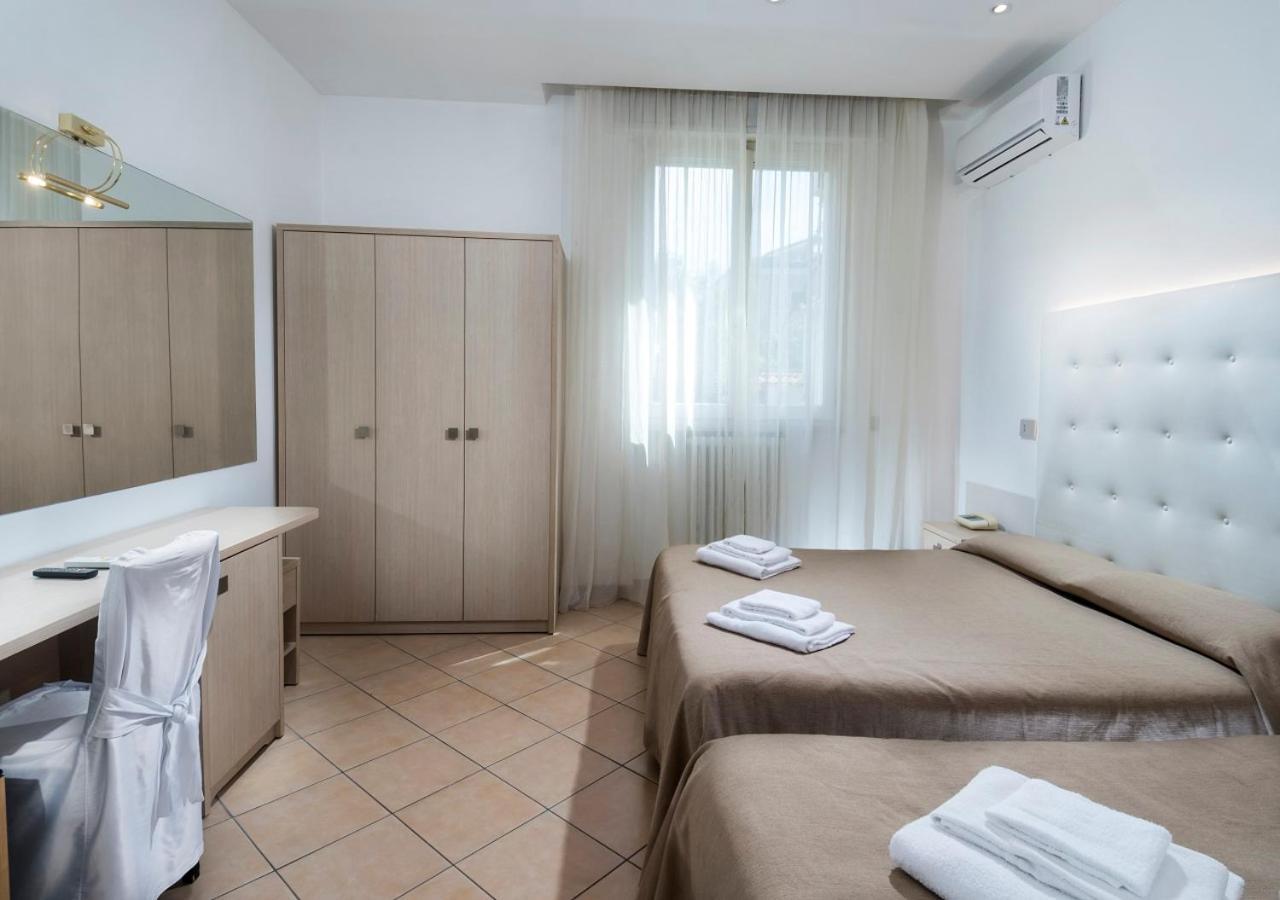 Hotel Mediterraneo Pesaro Zewnętrze zdjęcie