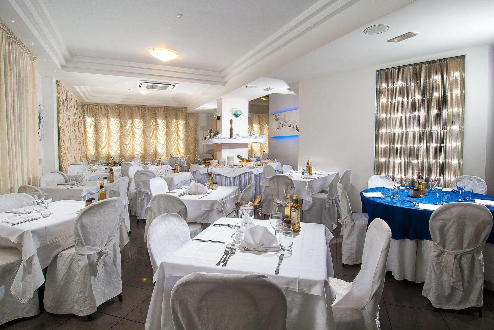 Hotel Mediterraneo Pesaro Zewnętrze zdjęcie