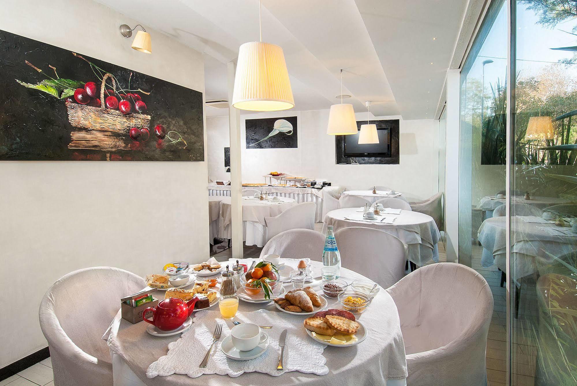 Hotel Mediterraneo Pesaro Zewnętrze zdjęcie
