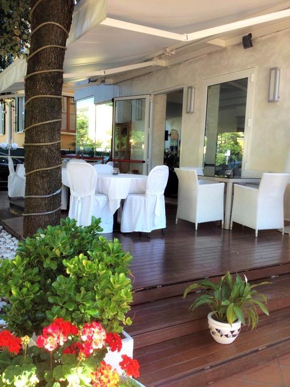 Hotel Mediterraneo Pesaro Zewnętrze zdjęcie